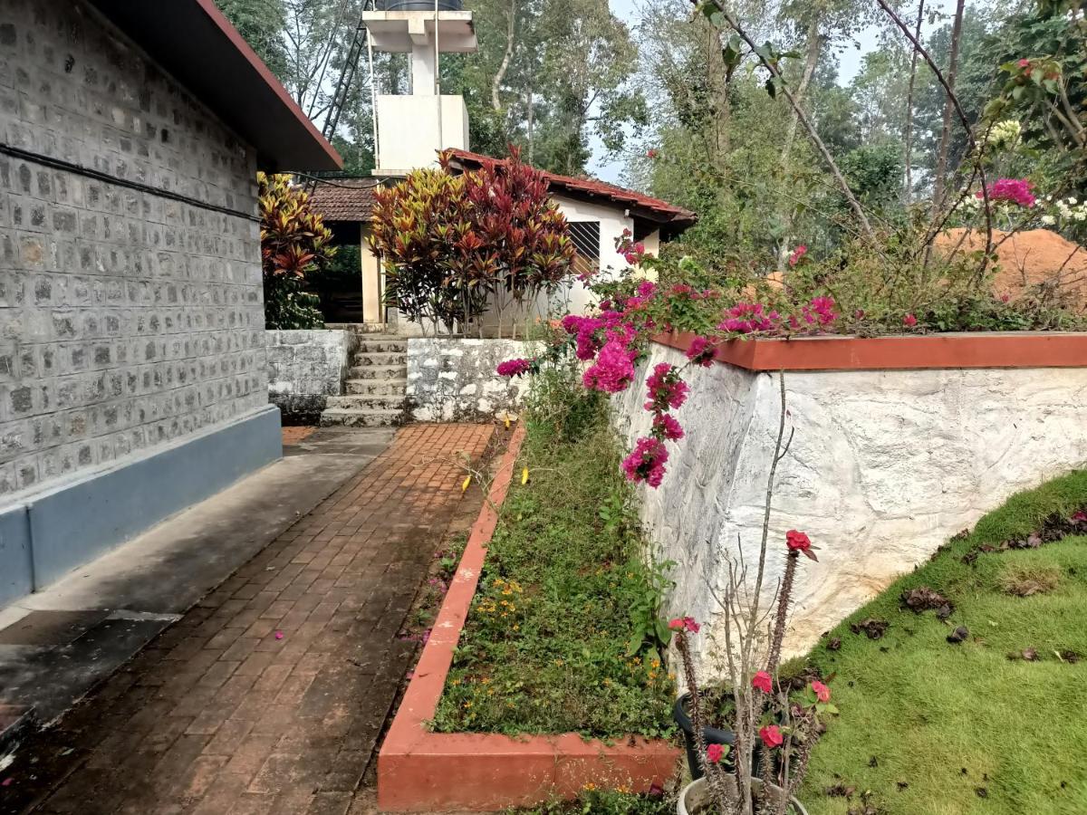 Coorg Kolamotte Otel Gonikoppal Dış mekan fotoğraf